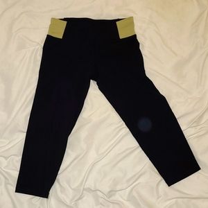 Calvin Klein Yoga Capri Athletic Quick Dry Pants
